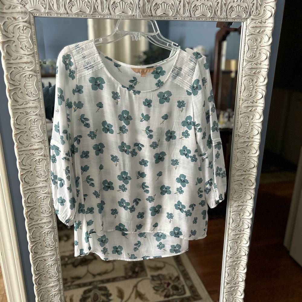 EUC Hope & Harlow lightweight 3/4 sleeve top, S/M, off white/green